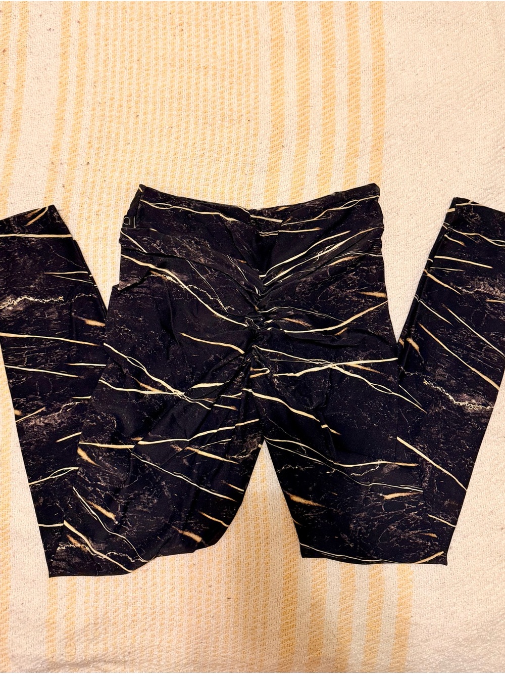 LiCi Fit High Waisted Scrunch Butt Black with Gold Marble-Print Leggings - M